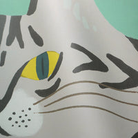 となりのへやはどんなへや？ 猫の壁紙 (さばとら) シール素材 サイズオーダー壁紙